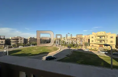 Apartment - 3 Bedrooms - 3 Bathrooms for sale in Doctor Yassin Abdel Ghaffar St. - Area C - Ganoob El Acadimia - New Cairo City - Cairo