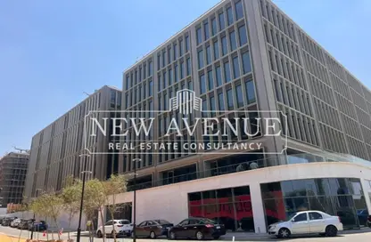 مساحات مكتبية - استوديو - 3 حمامات للبيع في شارع ال ٩٠ الجنوبي - شارع التسعين الجنوبي - التجمع الخامس - مدينة القاهرة الجديدة - القاهرة