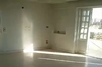 Apartment - 4 Bedrooms - 3 Bathrooms for sale in Zakaria Othman St. - 8th Zone - Nasr City - Cairo