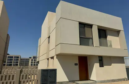 فيلا - 5 غرف نوم - 5 حمامات للبيع في كمبوند البروج - كمبوندات الشروق - مدينة الشروق - القاهرة