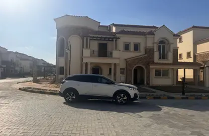 Villa - 6 Bedrooms - 6 Bathrooms for sale in Divina Gardens - 3rd District West - Shorouk City - Cairo