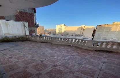 شقة - 3 غرف نوم - 2 حمامات للبيع في شارع محمد وجيه احمد - وابور المياة - حي وسط - الاسكندرية