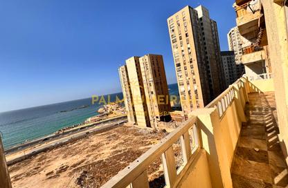 Apartment - 2 Bedrooms - 1 Bathroom for sale in Khaled Ibn Al Walid St. - Miami - Hay Awal El Montazah - Alexandria