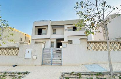 Villa - 4 Bedrooms - 5 Bathrooms for sale in New Giza - Cairo Alexandria Desert Road - 6 October City - Giza