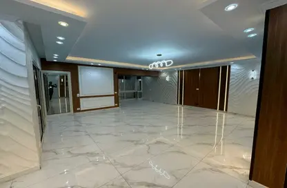 Apartment - 3 Bedrooms - 3 Bathrooms for sale in Shooting Club Street - Dokki - Giza