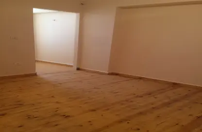 Apartment - 3 Bedrooms - 1 Bathroom for sale in Al Shaheed Kamal Eldin Salah St. - Smouha - Hay Sharq - Alexandria