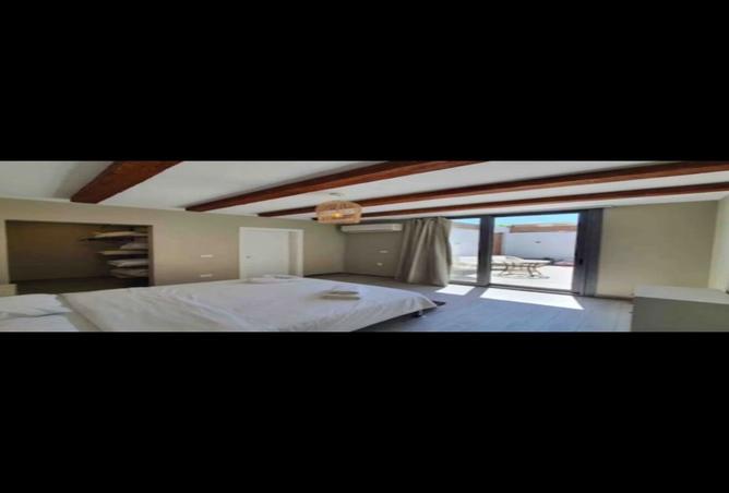 7998000 - Property Image 2