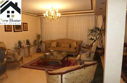 شقة - 4 غرف نوم - 3 حمامات للبيع في شارع شهاب - المهندسين - الجيزة