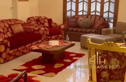 شقة - 3 غرف نوم - 2 حمامات للبيع في شارع 10 - الهضبة الوسطي - المقطم - القاهرة