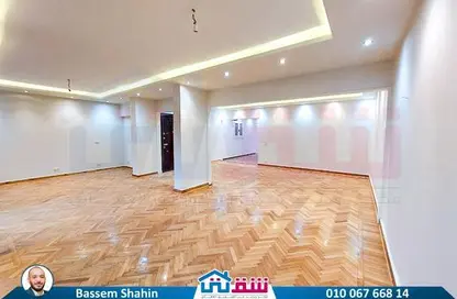 Apartment - 3 Bedrooms - 2 Bathrooms for rent in Kafr Abdo - Roushdy - Hay Sharq - Alexandria