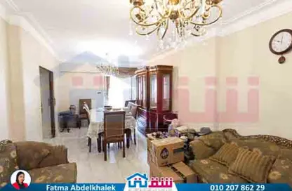 شقة - 3 غرف نوم - 2 حمامات للبيع في كامب شيزار - حي وسط - الاسكندرية