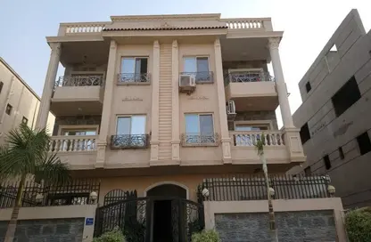 Penthouse - 3 Bedrooms - 2 Bathrooms for sale in Al Hekma St. - Sheikh Zayed City - Giza
