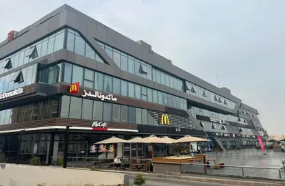 Shop - Studio - 2 Bathrooms for sale in The Gate Plaza Mall - 10th District - Sheikh Zayed City - Giza