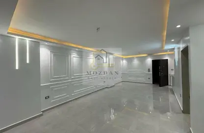 Apartment - 3 Bedrooms - 2 Bathrooms for sale in 10th Sector - Zahraa El Maadi - Hay El Maadi - Cairo