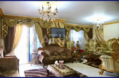 Apartment - 3 Bedrooms - 1 Bathroom for rent in Ismail Eid St. - Cleopatra - Hay Sharq - Alexandria