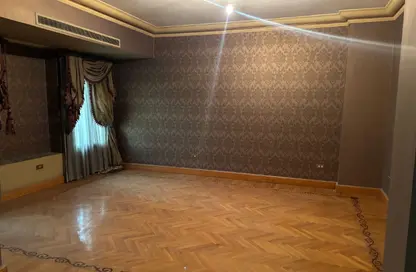 Apartment - 4 Bedrooms - 3 Bathrooms for rent in Al Dokki St. - Dokki - Giza