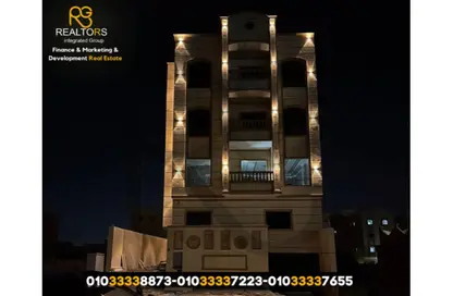 بناية كاملة - 8 غرف نوم - 8 حمامات للبيع في طريق الواحات - مدينة 6 أكتوبر - الجيزة