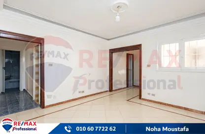 Apartment - 2 Bedrooms - 2 Bathrooms for sale in Aziz Kaheel St. - Tharwat - Hay Sharq - Alexandria