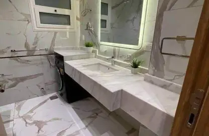 Apartment - 3 Bedrooms - 2 Bathrooms for sale in Village West - Sheikh Zayed Compounds - Sheikh Zayed City - Giza