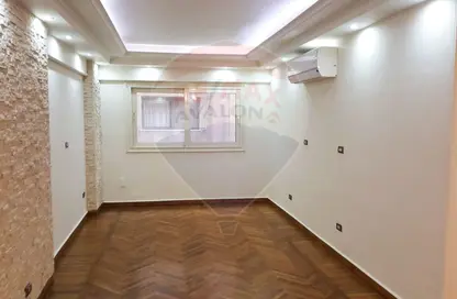Apartment - 2 Bedrooms - 1 Bathroom for sale in Victor Ammanuel Square - Smouha - Hay Sharq - Alexandria