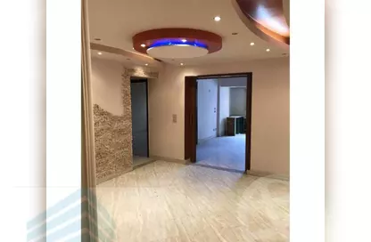 Apartment - 3 Bedrooms - 2 Bathrooms for rent in Garden City Smouha St. - Smouha - Hay Sharq - Alexandria