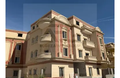 Apartment - 4 Bedrooms - 3 Bathrooms for sale in Ganoob El Acadimia - New Cairo City - Cairo