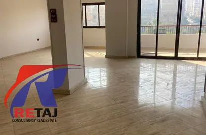 شقة - 3 غرف نوم - 2 حمامات للايجار في شارع ابراهيم الرفاعي - المنطقة الثامنة - مدينة نصر - القاهرة