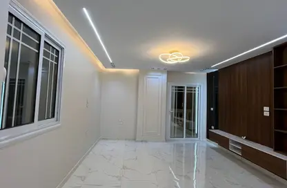 Apartment - 3 Bedrooms - 3 Bathrooms for sale in Gate 4 - Mena - Hadayek El Ahram - Giza