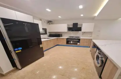 Apartment - 4 Bedrooms - 5 Bathrooms for sale in Park Side Residence - Zed Towers - Sheikh Zayed Compounds - Sheikh Zayed City - Giza