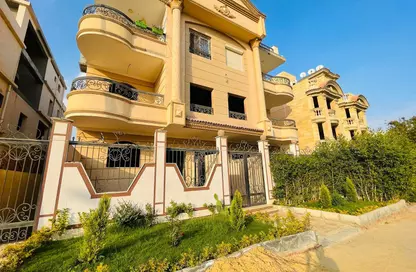 Duplex - 5 Bedrooms - 5 Bathrooms for sale in 3rd District West - Shorouk City - Cairo
