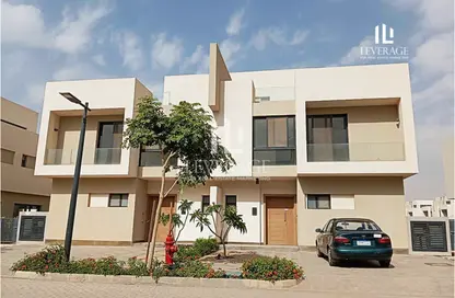 منزل مزدوج - 5 غرف نوم - 5 حمامات للبيع في كمبوند البروج - كمبوندات الشروق - مدينة الشروق - القاهرة