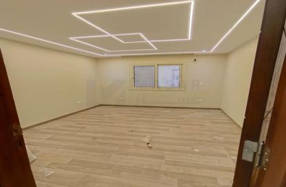 Apartment - 3 Bedrooms - 3 Bathrooms for sale in Zahraa El Maadi - Hay El Maadi - Cairo