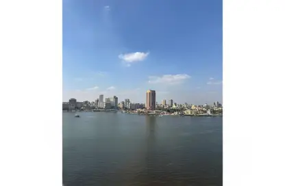 شقة - 3 غرف نوم - 4 حمامات للبيع في شارع النيل - الدقي - الجيزة