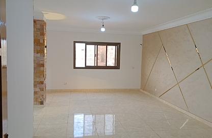 Apartment - 3 Bedrooms - 2 Bathrooms for sale in Mahmoud Ghoneim St. - 6th Zone - Nasr City - Cairo