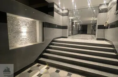 Office Space - Studio - 3 Bathrooms for rent in Zahraa Al Maadi Tunnel - Degla - Hay El Maadi - Cairo