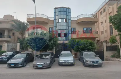 فيلا - 8 غرف نوم - 8 حمامات للبيع في المنطقة ب - حى جنوب الاكايمية - مدينة القاهرة الجديدة - القاهرة