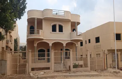 شقة - 3 غرف نوم - 3 حمامات للبيع في المجاورة الاولي - الحي الثالث غرب - مدينة الشروق - القاهرة
