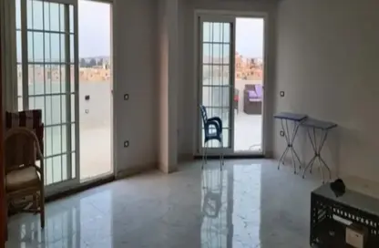 Apartment - 3 Bedrooms - 2 Bathrooms for sale in Area B - Ganoob El Acadimia - New Cairo City - Cairo