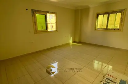 شقة - 3 غرف نوم - 2 حمامات للبيع في المستثمر الصغير - الحي العاشر - الشيخ زايد - الجيزة