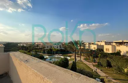Villa - 4 Bedrooms - 4 Bathrooms for sale in Street 10 - Greens - 6th District - Sheikh Zayed City - Giza