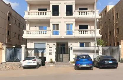 شقة - 3 غرف نوم - 2 حمامات للبيع في المجاورة الثالثة - الحي الثالث شرق - مدينة الشروق - القاهرة
