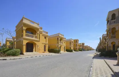 فيلا - 6 غرف نوم - 4 حمامات للبيع في ستيلا هليوبوليس - طريق مصر إسماعيلية الصحراوي - القاهرة