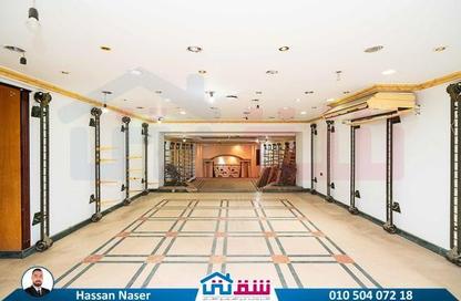 محل تجاري - استوديو - 2 حمامات للايجار في محطة الرمل - حي وسط - الاسكندرية