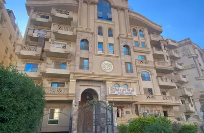 Apartment - 3 Bedrooms - 2 Bathrooms for sale in Ganoub Al Ahia' - Al Wahat Road - 6 October City - Giza