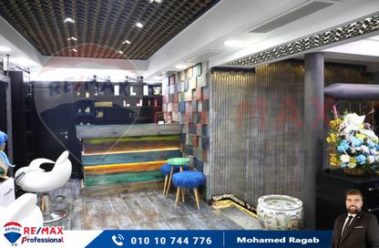محل تجاري - استوديو - 2 حمامات للايجار في شارع خالد بن الوليد - سيدي بشر - حي اول المنتزة - الاسكندرية