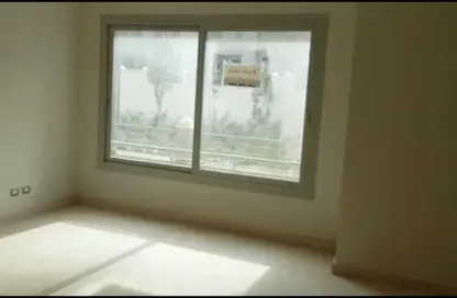 شقة - 2 غرف نوم - 2 حمامات للبيع في فيلدج جيت - المستثمرين الجنوبية - مدينة القاهرة الجديدة - القاهرة