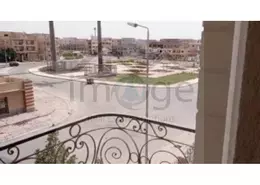 شقة - 3 غرف نوم - 3 حمامات للبيع في المجاورة التاسعة - الحي الثالث شرق - مدينة الشروق - القاهرة