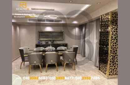 Villa - 6 Bedrooms - 6 Bathrooms for sale in Royal City - Sheikh Zayed Compounds - Sheikh Zayed City - Giza