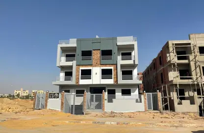 Apartment - 3 Bedrooms - 2 Bathrooms for sale in 1st Neighborhood - 3rd District East - Shorouk City - Cairo