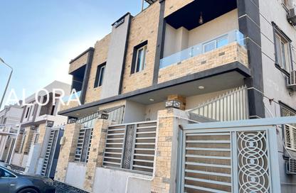Apartment - 4 Bedrooms - 4 Bathrooms for sale in Al Bostan St. - 9th District - Sheikh Zayed City - Giza